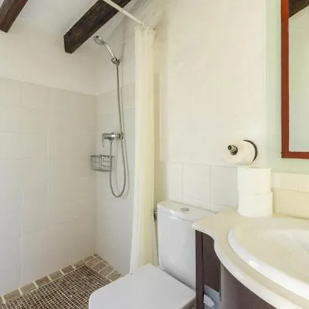 Sleeps 5 With Pool Air Con And Wifi